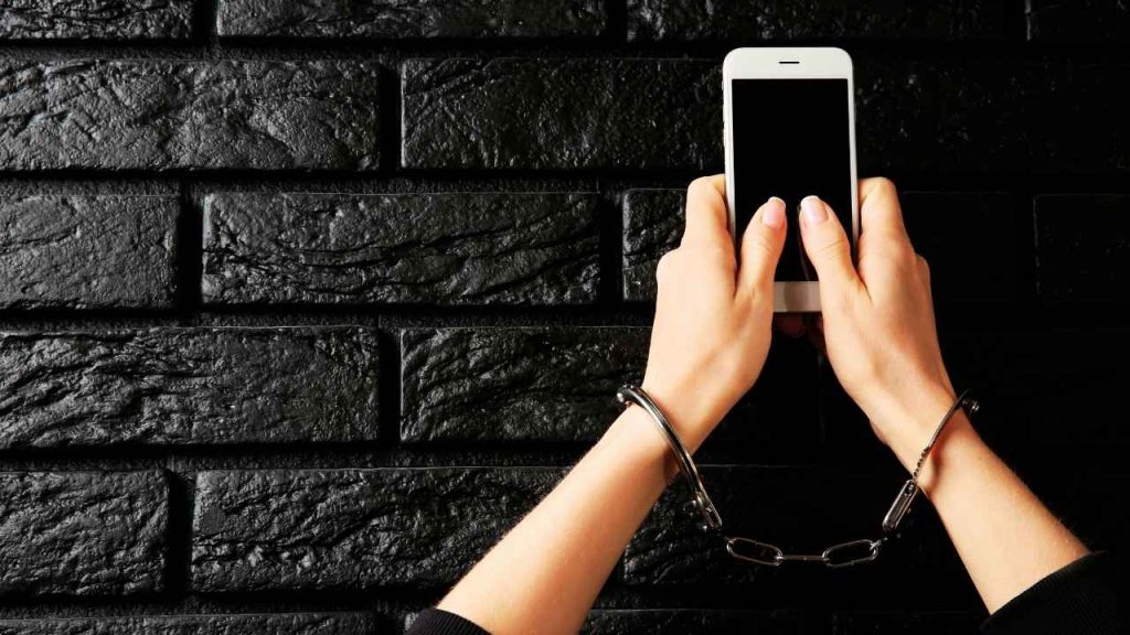 ज्यादा देर तक मोबाइल चलाने से क्या होता है?