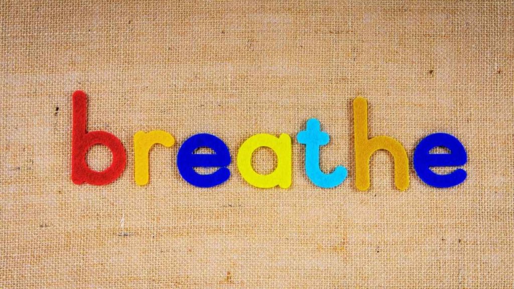 श्वास लेने पर ध्यान कैसे लगाएं